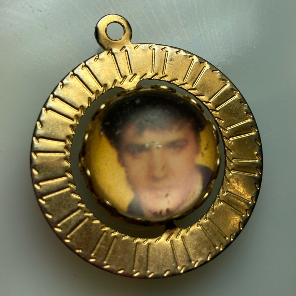 MCM ELVIS Pendant - Brass * Glass Ball In The Middle Rotates * King of Rock VTG - Picture 2 of 5